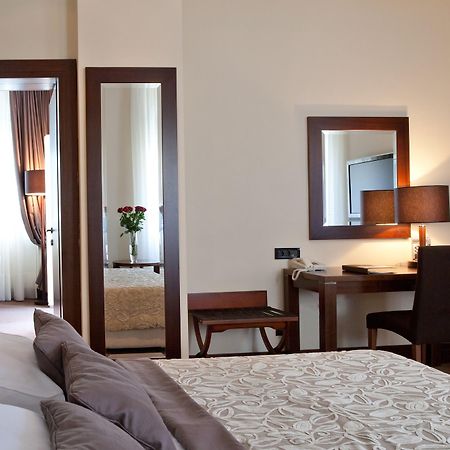 วิลลา ออร์ซูลา Hotel ดูบรอฟนิก ภายนอก รูปภาพ